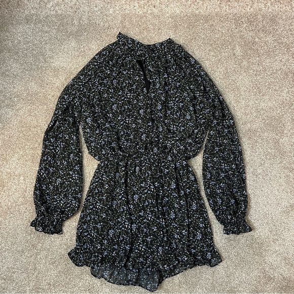 Lulu’s Love Grows Black Floral Print Long Sleeve Tie-Neck Romper - Picture 4 of 9